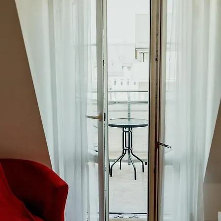 4 Zagle Apartment *